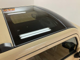 天井はスカイフィールトップを採用!車内のシェードを開ければ視界が広がり、ドライブを楽しめますよ♪