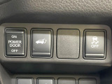 【パワーバックドア】スマートキーや運転席のボタンを押すだけでリアゲートが自動で開閉します!荷物を持っている時や、高い位置にあるバックドアを閉める際に便利な機能です♪