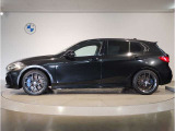 BMWではロングホイールベースの採用をしており、すべての車種に適用され、走行中の安定感の向上されております。また室内空間の広さにも貢献しております。