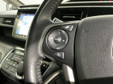 ステアリングにオーディオ操作スイッチが付いています。オーディオ画面に直接タッチしなくても操作が出来ますので、運転に集中できます。