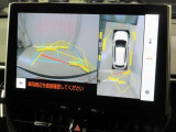 パノラミックビューモニター付きです。車両を上から見たような映像をディスプレイオーディオ画面に表示。運転席からの目視だけでは見にくい、車両周辺の状況をリアルタイムでしっかり確認できます。