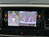 空から見下ろしているような視点で周囲を確認できるアラウンドビューモニター。駐車時にとても便利です。