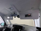 運転席・助手席にはバニティミラー付き♪身だしなみチェックできますよ(^^♪