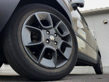 【純正16インチアルミホイール】外観にマッチした純正アルミホイールを装着しております。各種社外アルミホイールや、スタッドレスタイヤも取扱いしております。是非ご相談ください♪