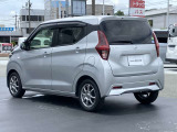 車線逸脱警報、車両が車線をはみ出す可能性がある場合に警報音と警告表示でドライバーに知らせてくれます。