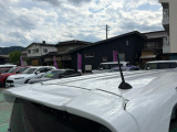 目立つキズ凹み等はありませんが、中古車という商品の特性ルーフには子キズや塗装しみがあります