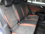 元社有車のため、シートの使用感は少なく、全体的に良好なコンディションを保っています。