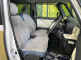 運転席シート廻りは使用感も少なく、良好な状態となっています。丁寧に使われていたことがよくわかりますね。