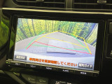 【バックカメラ】駐車時に後方がリアルタイム映像で確認できます。大型商業施設や立体駐車場での駐車時や、夜間のバック時に大活躍!運転スキルに関わらず、今や必須となった装備のひとつです!