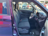運転席シートリフター(ラチェット式)で、座面の高さも上下に動き、体格にあわせて調整ができます。