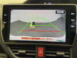 【バックモニター】後ろのカメラの映像がモニターに映し出されるので、後方の見えない死角や、障害物との距離感などもしっかり安全確認することができます!