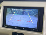 【バックカメラ】駐車時に後方がリアルタイム映像で確認できます。大型商業施設や立体駐車場での駐車時や、夜間のバック時に大活躍!運転スキルに関わらず、今や必須となった装備のひとつです!