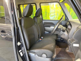 運転席シート廻りは使用感も少なく、良好な状態となっています。前オーナー様が丁寧に使っていたことがよくわかりますね。