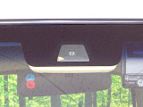 【ホンダセンシング】走行中に前方の車両等を認識し、衝突しそうな時は警報とブレーキで衝突回避と被害軽減をアシスト。より安全にドライブをお楽しみいただけます。