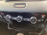 運転席/助手席シートヒーターで寒い日もすぐに温かくなり快適に過ごせます。3段階の温度調整が可能です