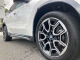 【BMWアロイホイル】軽量かつ強度に拘ったアロイホイル。走行性能ポテンシャルを引き出す設計。車の足元を引き締めてくれる大きなポイントはアロイホイルです。