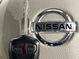 【キーレス】少し離れた場所からでもボタン一つでドアの開錠・施錠ができるのでとっても便利!ドアの鍵穴周りに傷をつけることもありません♪