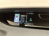 駐車場枠を指定するだけで、枠の中への駐車をサポートするパーキングアシスト装備