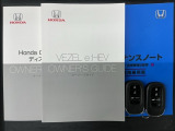 スマートキーは鍵をバッグに入れたままでもドアロックの開閉やエンジンのON・OFFができます。夜間や雨の日も鍵を探さなくて良いので便利です。