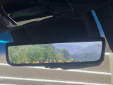 【デジタルインナーミラー】後席の大きな荷物や同乗者で後方が確認しづらい時でも安心!カメラが撮影した車両後方の映像をルームミラー内に表示。クリアな視界で状況の確認が可能です!