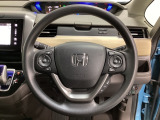 ハンドルにHondaセンシング系のクルーズコントロールやレーンキープアシストなどのスイッチと、オーディオの操作スイッチが装備されています。ハンドルから手を離さず安全に操作できます。