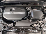 【BMWエンジン】革新的なガソリン・エンジン・テクノロジーによる高性能かつ高効率。レスポンスの良いパワーを発揮。常にスムーズな吸気を実現しアクセル開度にダイレクトに反応しドライビングを楽しく演出。