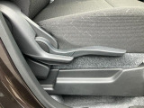 運転席にシートリフター装備です!