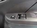 前席パワーウィンドウ運転席側オ-ト機能付助手席側操作機能を止めるスイッチ付