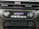 オートエアコンでお好みの温度になり、運転に集中できます。