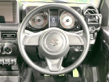 インテリアに合わせたデザインのステアリングは、運転される方のことも考え、運転しやすい形状、大きさです。是非一度、実際に触ってお確かめください。