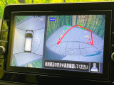 【アラウンドビューモニター】専用のカメラにより、上から見下ろしたような視点で360度クルマの周囲を確認することができます☆死角部分も確認しやすく、狭い場所での切り返しや駐車もスムーズに行えます。