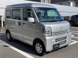 ラジオアンテナは手動で伸縮させるタイプになります。