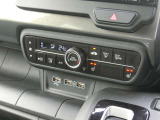 プラズマクラスター技術搭載フルオートエアコン / 運転席&助手席シートヒーター