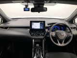 シンプルながら機能性あふれる運転席廻りです。視界性もよく、運転しやすいですよ。