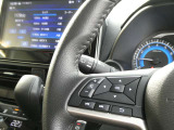 ナビの音量など車両情報を手元で操作できるハンドルスイッチ付き。