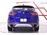 STELVIOのモデル名はアルプス山中にあるステルヴィオ峠に由来しています。48カ所のヘアピカーブが連続する峠道を走行する高い走破性がこの車の魅力です。ご試乗にてその走りを是非体感してください!