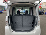 トランク(荷室)です!セカンド・サードシートを折りたたむと長い荷物も収納できます。