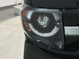 LEDヘッドライトは、点灯の瞬間から最大光量を発揮し、突然暗くなるトンネルなどでの安定感を高めます。