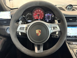 オプション設定のカーマインレッドメーターパネルが装着されております。