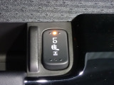 運転席と助手席には、【シートヒーター】が装備されています。温度調整も「Hi/Low」の切り替えができお好みの設定で快適なドライブを楽しめます。腰から下が暖まると、暖房よりも体があったまりますよ。