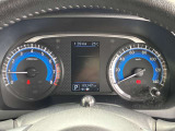真ん中のディスプレイ表示は変えることができます。タコメーター付きでエンジン回転数が確認できます。