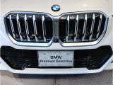 【キドニーグリル】BMWは約90年もの間、ほぼ全ての車両にひと目でBMWだと分かるこの特徴的なフロントグリルが備えられ、デザイン・アイコンとして親しまれてきました。