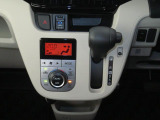 オートエアコンで暑い夏も寒い冬も快適な車内で運転出来ます。