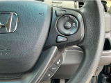 Hondaセンシングの機能のひとつ、アダプティブクルーズコントロール付!アクセルから足を離しても設定したスピードと前車との車間を保ち走行してくれます!車線維持もアシスト☆高速道路で疲労軽減ですね☆