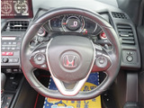 『1台』のお車に対して、3名体制で日々議論を重ね仕入れを行っております。