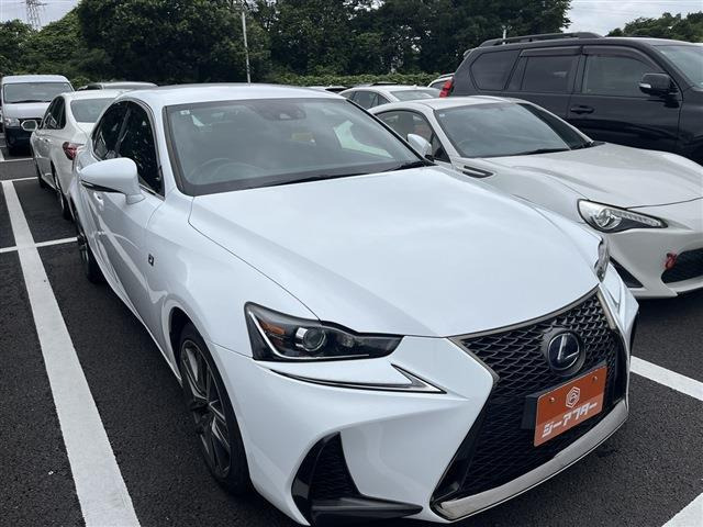 IS 300h Fスポーツ 禁煙車 赤黒革シート 純正10.3インチナビ