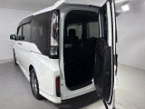 【わくわくゲート】リヤわくわくドア仕様となります。後ろが狭い所でも乗り降りや荷物の出し入れが出来て使い勝手が便利です!
