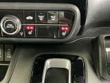 運転席/助手席シートヒーターで寒い日もすぐに温かくなり快適に過ごせます。2段階の温度調整が可能です
