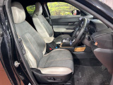 運転席シート廻りは使用感も少なく、良好な状態となっています。丁寧に使われていたことがよくわかりますね。