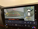 駐車時は、ガイドラインによりスムーズな駐車をサポートしてくれます。